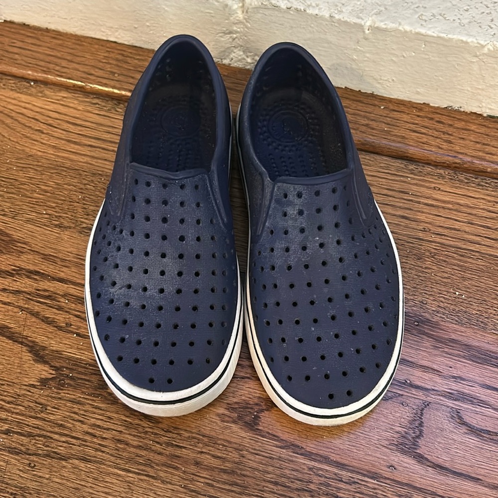 Native kids slip on shoes.  Navy color. Youth size 3